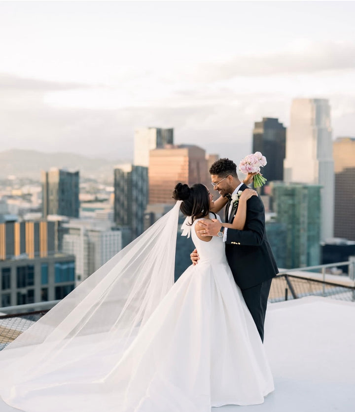 CLIP-IN LUXURY EXTENSIONS